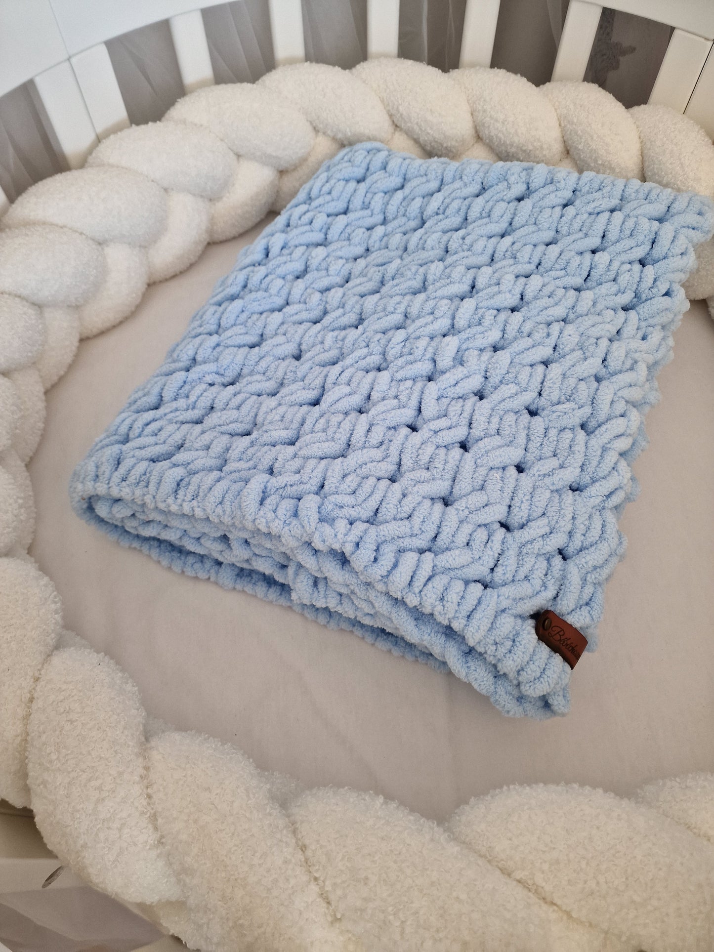 Modèle torsadé bleu bébé - En stock