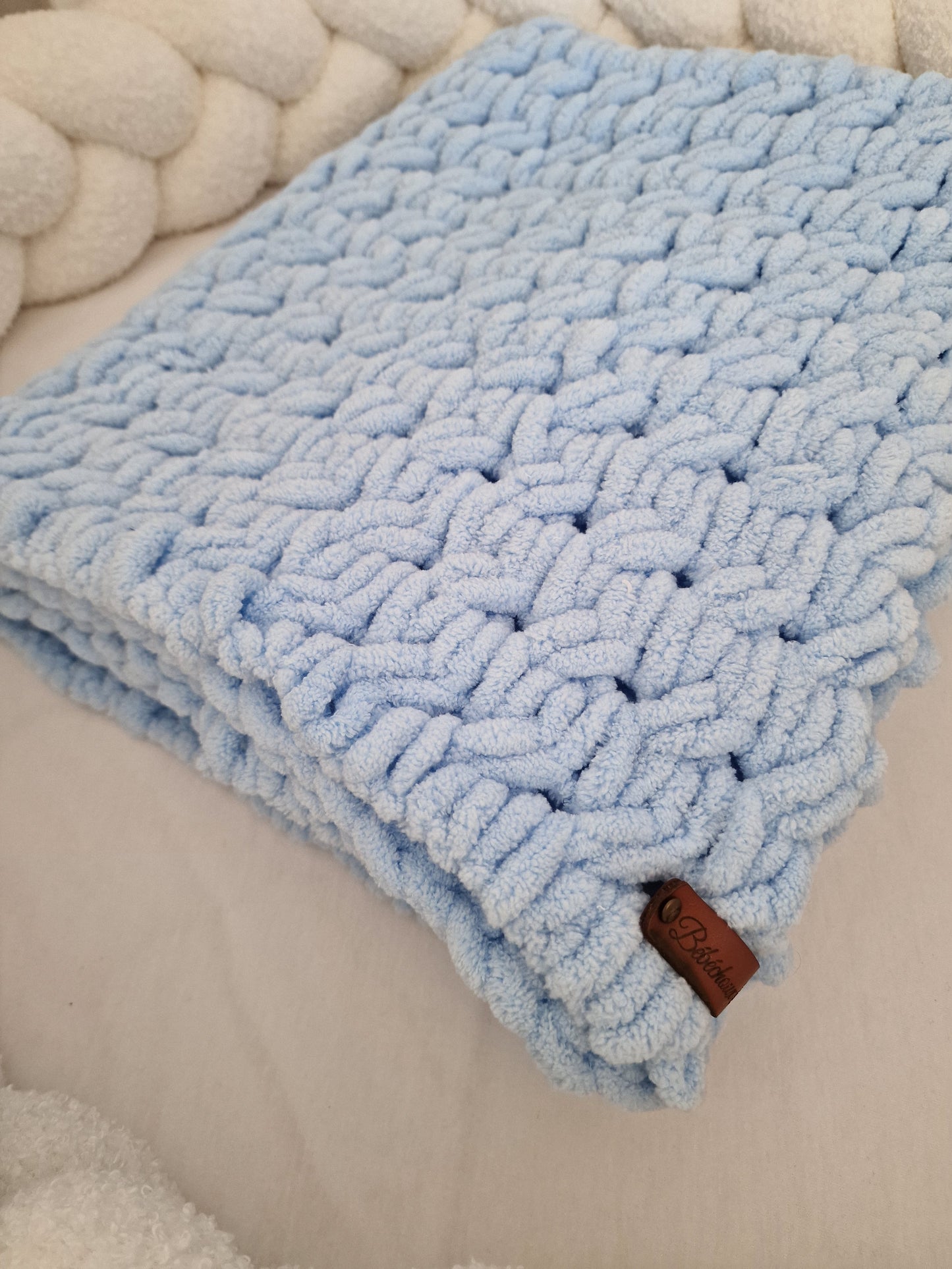 Modèle torsadé bleu bébé - En stock